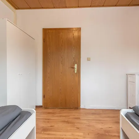 Zentral Gelegene Zb Fuer Monteure In 3 Min Vom Bahnhof Entfernt *