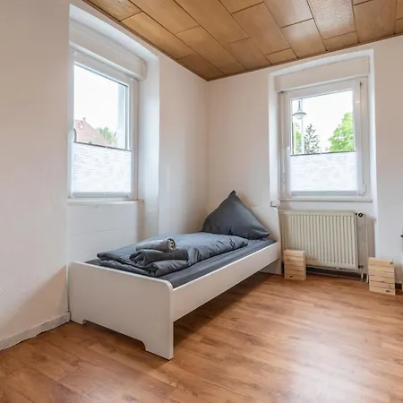 Zentral Gelegene Zb Fuer Monteure In 3 Min Vom Bahnhof Entfernt Apartmán