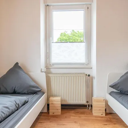 Zentral Gelegene Zb Fuer Monteure In 3 Min Vom Bahnhof Entfernt Apartmán *