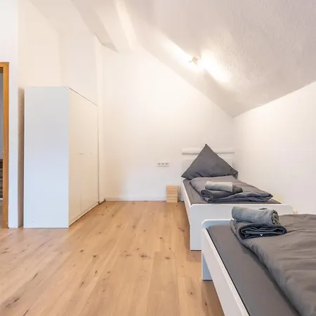 Apartmán Zentral Gelegene Zb Fuer Monteure In 3 Min Vom Bahnhof Entfernt