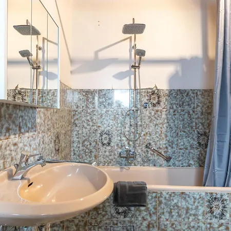 Zentral Gelegene Zb Fuer Monteure In 3 Min Vom Bahnhof Entfernt *