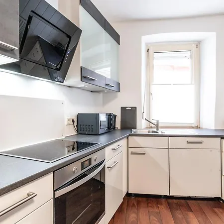 Apartmán Zentral Gelegene Zb Fuer Monteure In 3 Min Vom Bahnhof Entfernt *