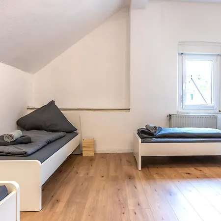 Apartmán Zentral Gelegene Zb Fuer Monteure In 3 Min Vom Bahnhof Entfernt