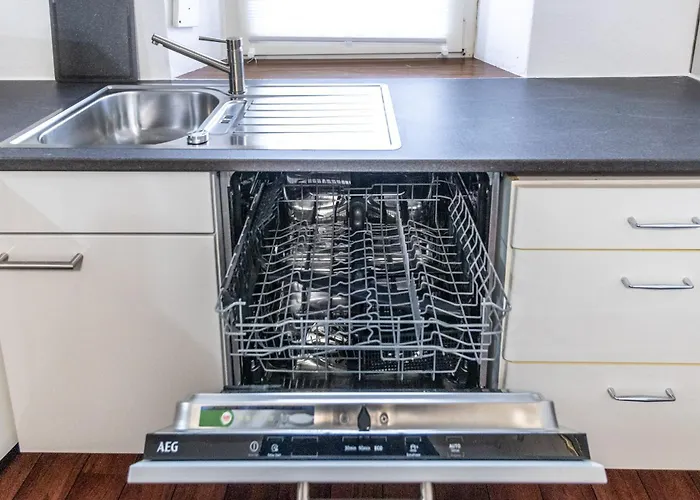 Zentral Gelegene Zb Fuer Monteure In 3 Min Vom Bahnhof Entfernt Apartamento