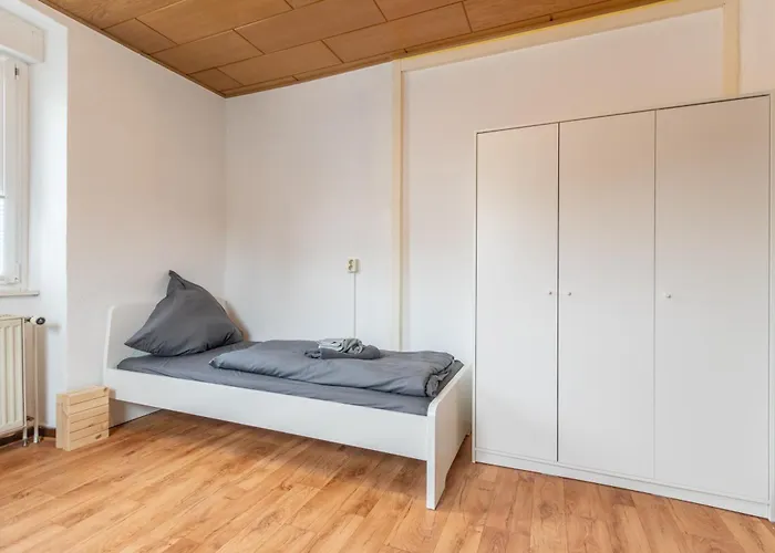 Zentral Gelegene Zb Fuer Monteure In 3 Min Vom Bahnhof Entfernt Apartamento