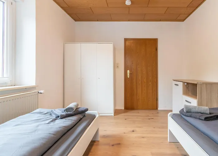 Zentral Gelegene Zb Fuer Monteure In 3 Min Vom Bahnhof Entfernt Apartamento